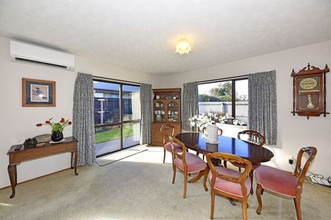 Photo of property in 3/9b Prestons Road, Redwood, Christchurch, 8051