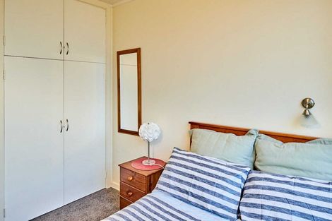 Photo of property in Rona House, 33 Rimu Street, Eastbourne, Lower Hutt, 5013