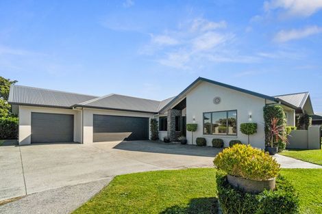 Photo of property in 11 Johnnybro Place, Rototuna North, Hamilton, 3210