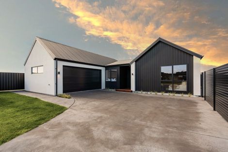 Photo of property in 6/102 Eriksen Road, Te Awa, Napier, 4110