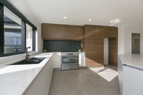 Photo of property in 3f Honeyfield Drive, Whalers Gate, New Plymouth, 4310