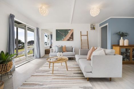 Photo of property in 8 Signal Street, Foxton Beach, Foxton, 4815