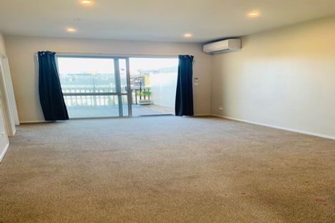 Photo of property in 36 Ray Small Drive, Papakura, 2110