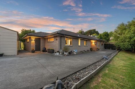 Photo of property in 16 Gavinike Place, Waimauku, 0812