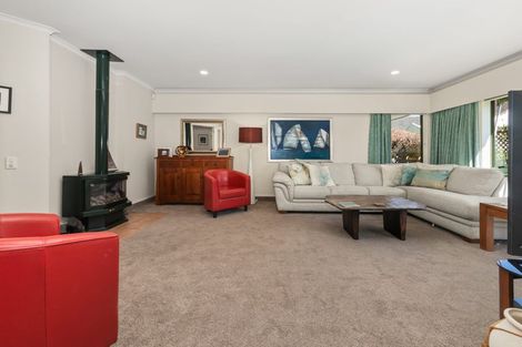 Photo of property in 16 Cranbrook Grove, Waikanae, 5036