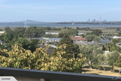 Photo of property in 1 Wakeling Avenue, Te Atatu South, Auckland, 0610