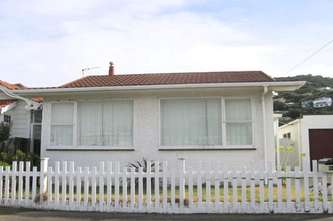 Photo of property in 94 Freyberg Street, Lyall Bay, Wellington, 6022