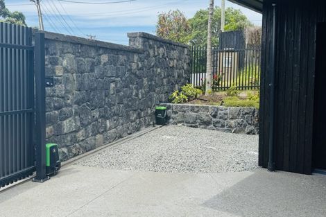 Photo of property in 1/324 Beach Road, Campbells Bay, Auckland, 0630