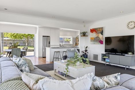 Photo of property in 5 Te Hatepe Avenue, Taupo, 3330