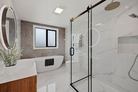Photo of property in 6a Gulf Crest, Bucklands Beach, Auckland, 2012