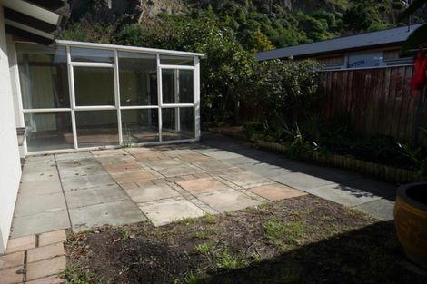 Photo of property in 32 Raekura Place, Redcliffs, Christchurch, 8081