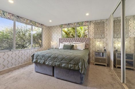 Photo of property in 6 Robert Grove, Paraparaumu, 5032