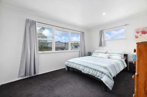Photo of property in 37 Awaroa Road, Sunnyvale, Auckland, 0612