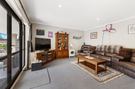 Photo of property in 18 Calvandra Grove, Rangiora, 7400