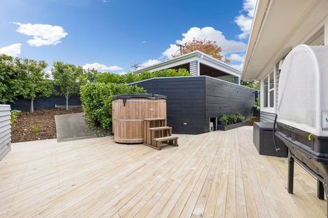 Photo of property in 16 Hadfield Street, Beach Haven, Auckland, 0626