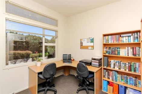 Photo of property in 10b Long Place, Frankleigh Park, New Plymouth, 4310