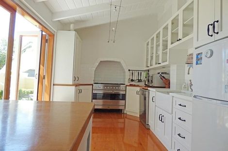 Photo of property in 2/24 Church Street, Devonport, Auckland, 0624