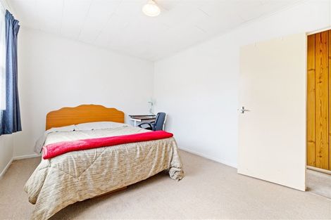 Photo of property in 1/8 Edwards Avenue, Henderson, Auckland, 0610