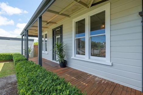 Photo of property in 194 South Road, Hawera, 4610