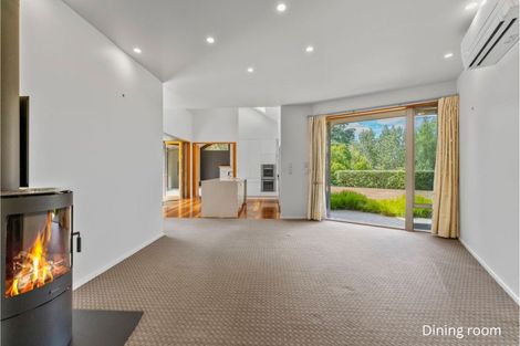 Photo of property in 5 Cameron Drive, Acacia Bay, Taupo, 3385