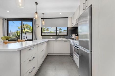 Photo of property in 3/58 Birkdale Road, Birkdale, Auckland, 0626