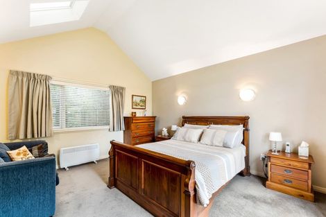 Photo of property in 72 Heretaunga Square, Silverstream, Upper Hutt, 5019