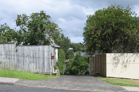 Photo of property in 2/28 Selwyn Crescent, Forrest Hill, Auckland, 0620