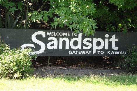 Photo of property in 40 Brick Bay Drive, Sandspit, Warkworth, 0982