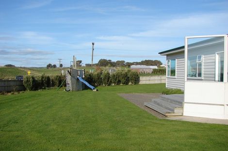 Photo of property in 2 Neva Street, Fortrose, Invercargill, 9875