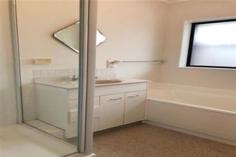 Photo of property in 2/16 Ross Martin Court, Conifer Grove, Takanini, 2112