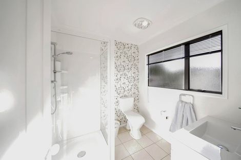 Photo of property in 12 Taylor Place, Merrilands, New Plymouth, 4312