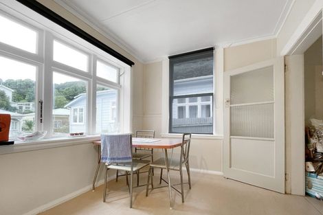 Photo of property in 8 Rixon Grove, Mount Victoria, Wellington, 6011