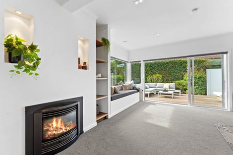 Photo of property in 16 Prestige Place, Castor Bay, Auckland, 0620