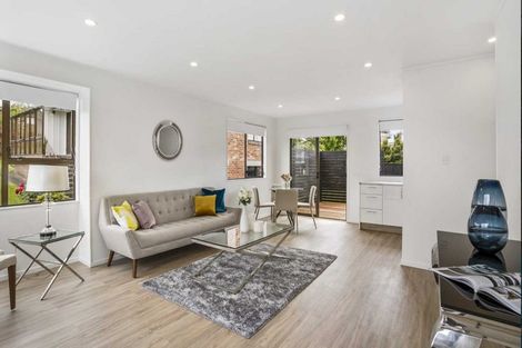 Photo of property in 1/1 Meadowvale Avenue, Forrest Hill, Auckland, 0620