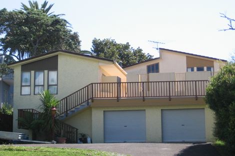 Photo of property in 28 Masterton Road, Rothesay Bay, Auckland, 0630