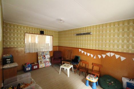 Photo of property in 5 Laura Street, Kelston, Auckland, 0602