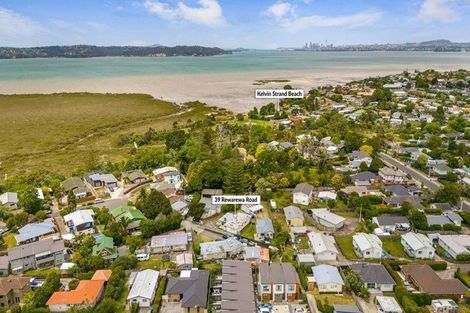 Photo of property in 39 Rewarewa Road, Te Atatu Peninsula, Auckland, 0610