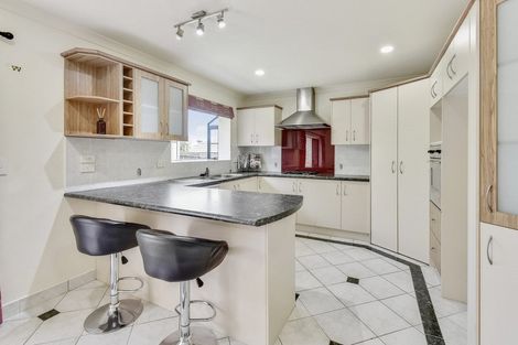 Photo of property in 70 Mt Lebanon Crescent, The Gardens, Auckland, 2105