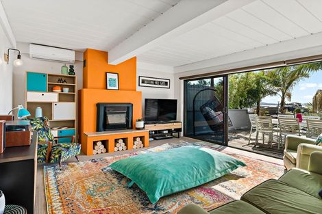 Photo of property in 20 De Luen Avenue, Tindalls Beach, Whangaparaoa, 0930