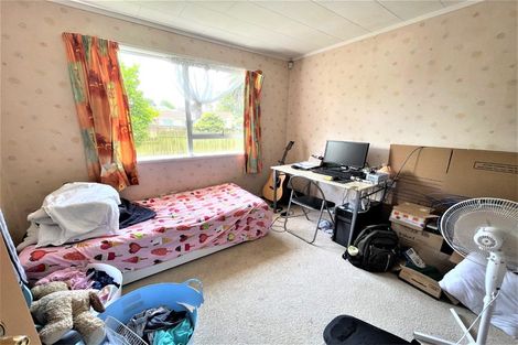 Photo of property in 69 Chilcott Road, Henderson, Auckland, 0612