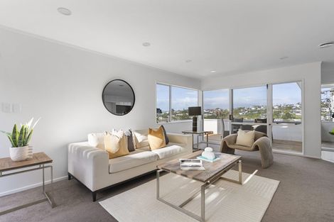 Photo of property in 2/9 Colmar Road, Mellons Bay, Auckland, 2014