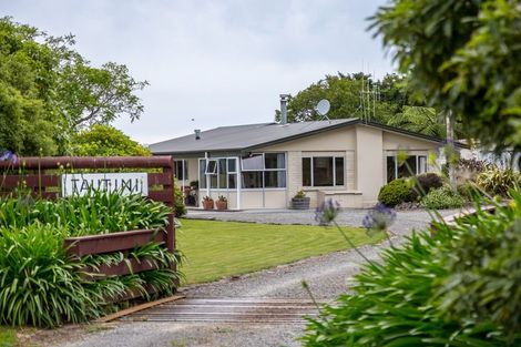 Photo of property in 22 Tiratu Road, Dannevirke, 4976