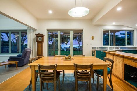 Photo of property in 137 Wellington Road, Paekakariki, 5034