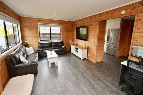 Photo of property in 21 Vista Drive, Feilding, 4702