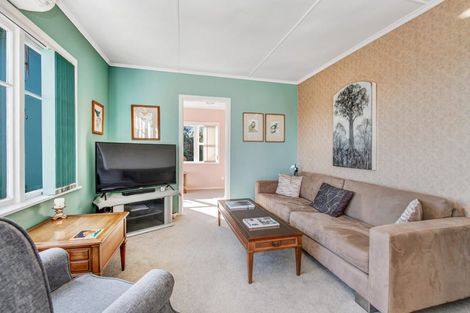 Photo of property in 18 Kauri Road, Stanmore Bay, Whangaparaoa, 0932