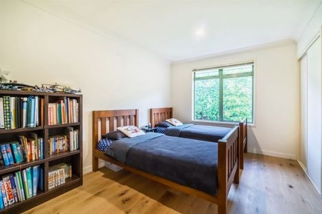 Photo of property in 32 Woodridge Avenue, Northcross, Auckland, 0630