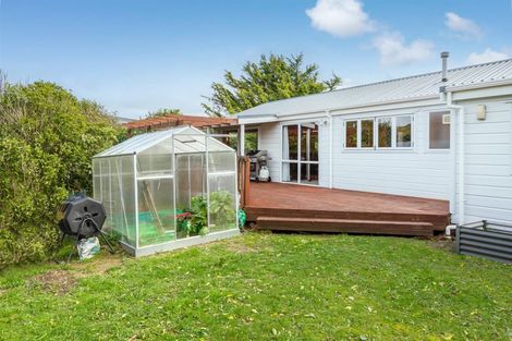 Photo of property in 5 Pikitanga Close, Tawa, Wellington, 5028