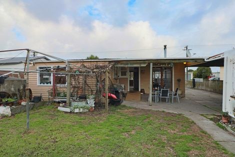 Photo of property in 13 Pratt Avenue, Foxton Beach, Foxton, 4815
