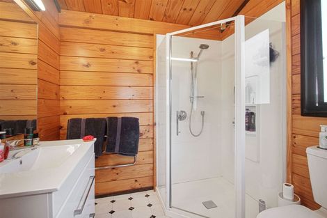 Photo of property in 100 Wharf Road, Clarks Beach, Pukekohe, 2679