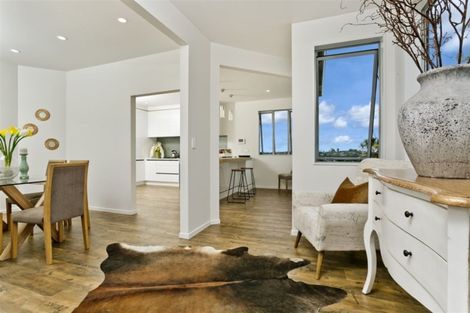 Photo of property in 356b East Coast Road, Sunnynook, Auckland, 0630